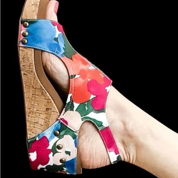 Corkys Carley Floral print wedge sandals size 9 - Picture 2 of 3
